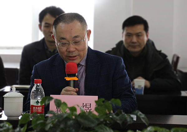 戴煜董事長發(fā)言.JPG 戴煜董事長發(fā)言.JPG