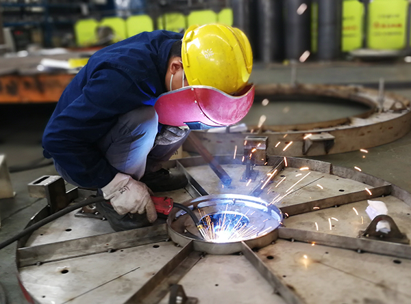 焊接現(xiàn)場.jpg 焊接現(xiàn)場.jpg