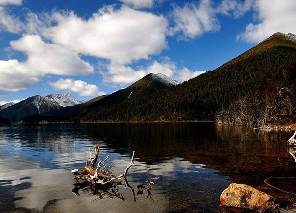 措木及日湖.jpg 措木及日湖.jpg